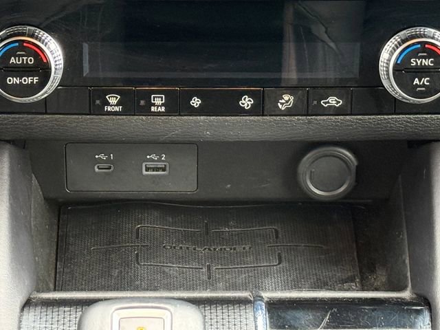 Used 2023 Mitsubishi Outlander SE Black Edition FWD image 6