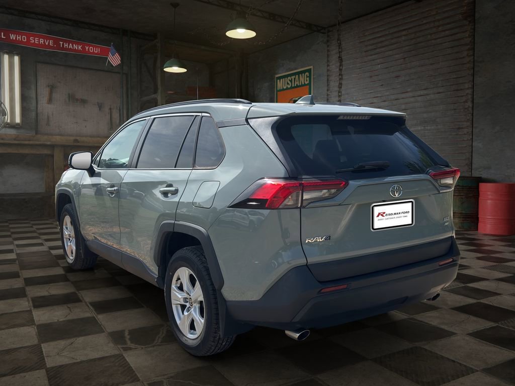 Used 2021 Toyota RAV4 XLE w/ Convenience Package AWD/4WD image 4