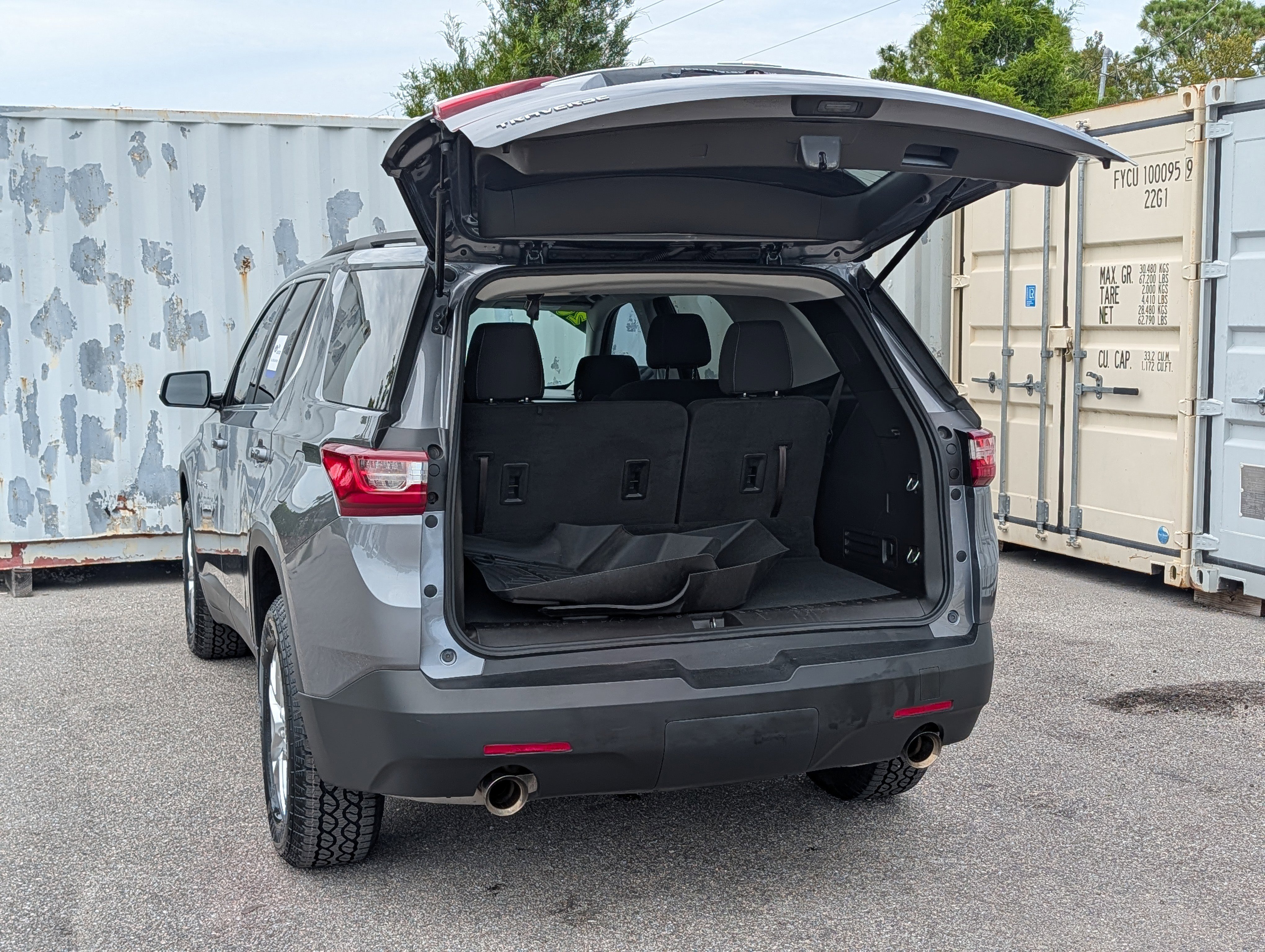 Used 2020 Chevrolet Traverse LT FWD image 13