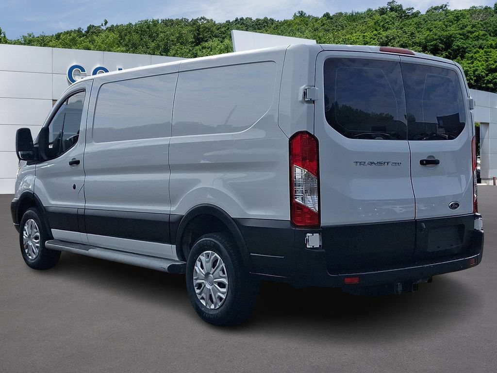 Certified 2019 Ford Transit 250 130 Low Roof w/ Exterior Upgrade Package RWD image 4