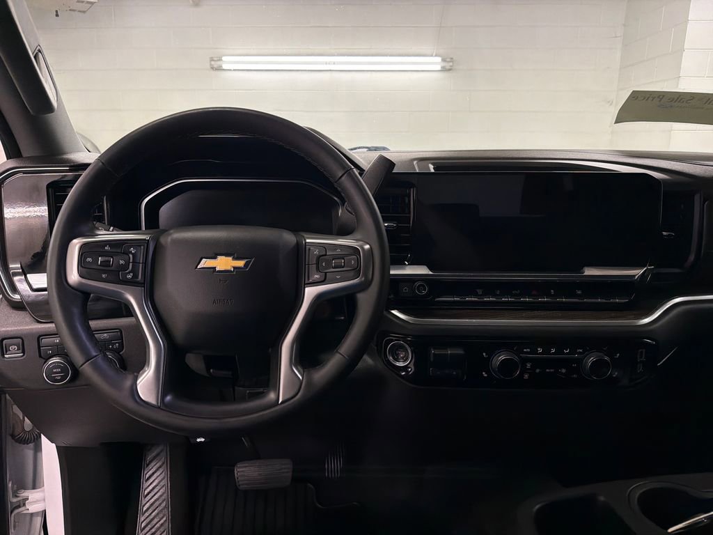 Used 2025 Chevrolet Silverado 2500 LT w/ Convenience Package image 13