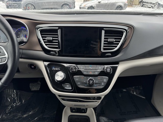 Used 2018 Chrysler Pacifica Touring-L Plus image 7