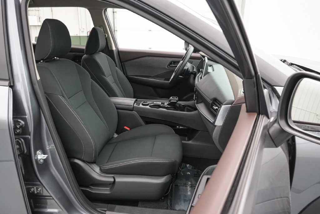 Used 2023 Nissan Rogue S AWD/4WD image 20
