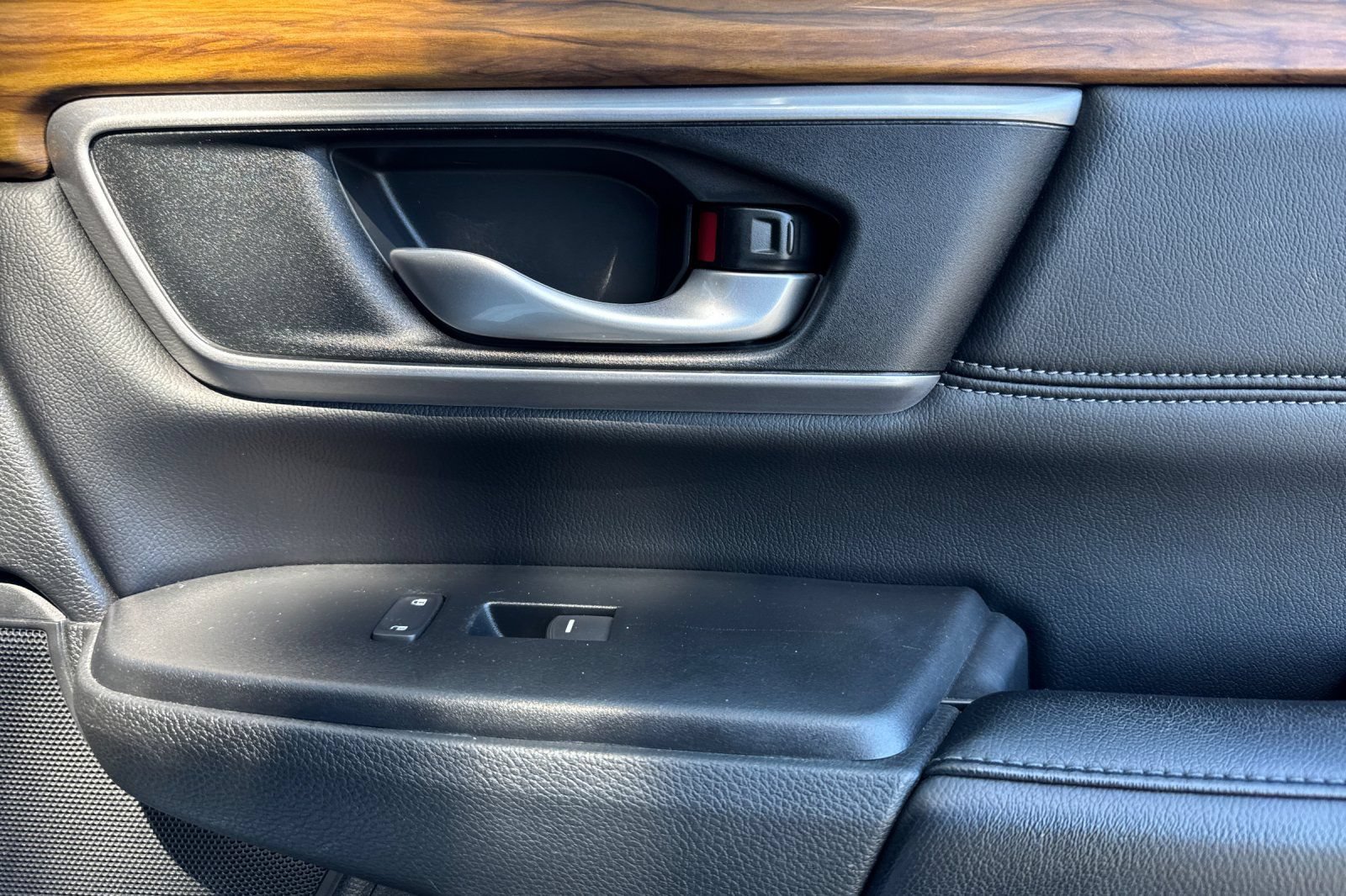 Used 2018 Honda CR-V Touring image 14