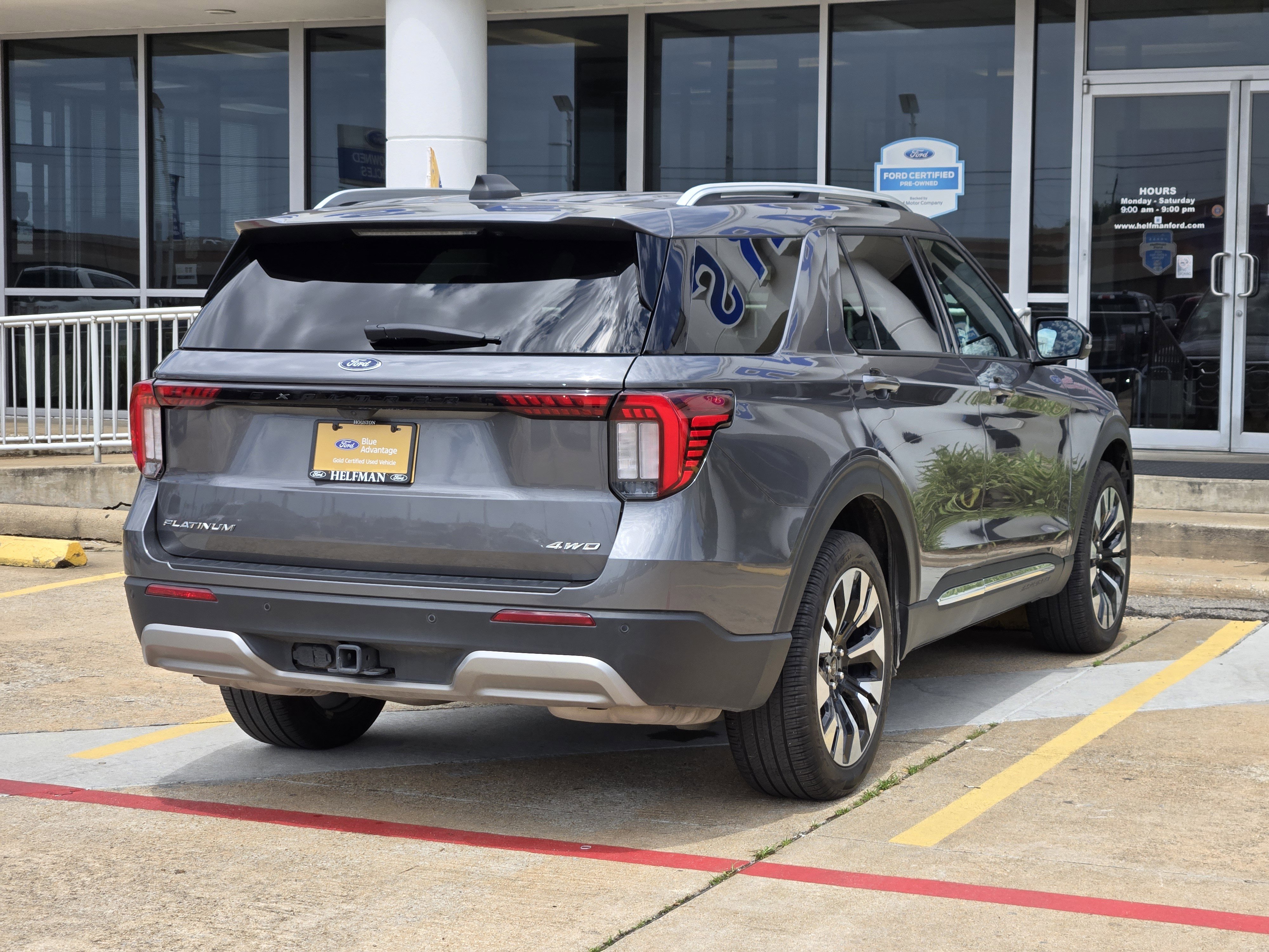 Certified 2025 Ford Explorer Platinum w/ LUX Leather Package AWD/4WD image 4
