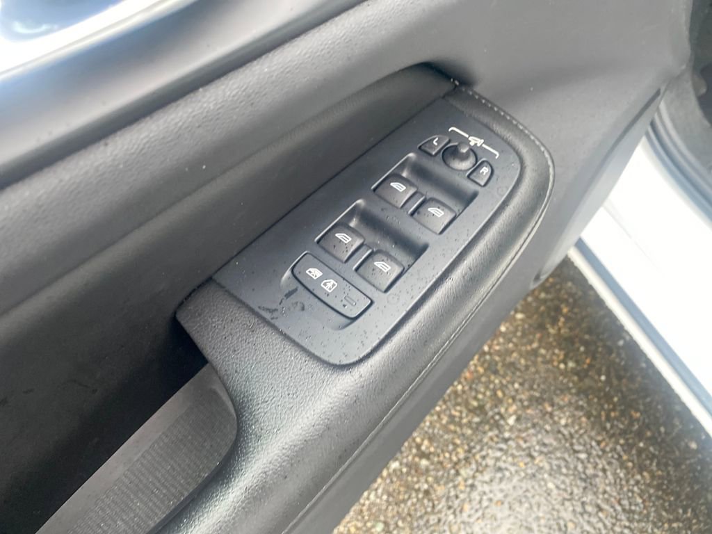 Used 2022 Volvo S60 B5 Momentum w/ Advanced Package image 20