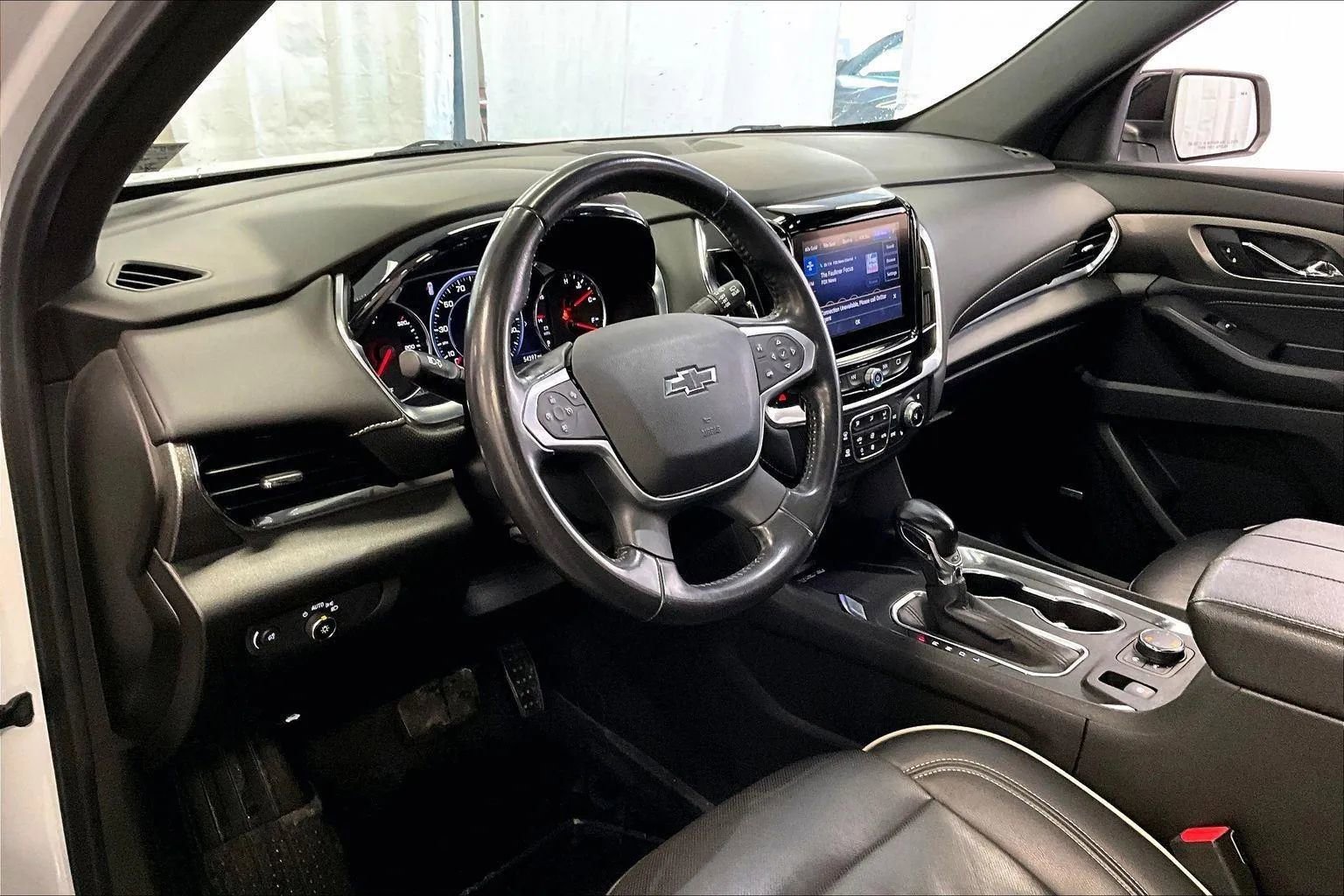 Used 2022 Chevrolet Traverse Premier w/ Redline Edition image 12