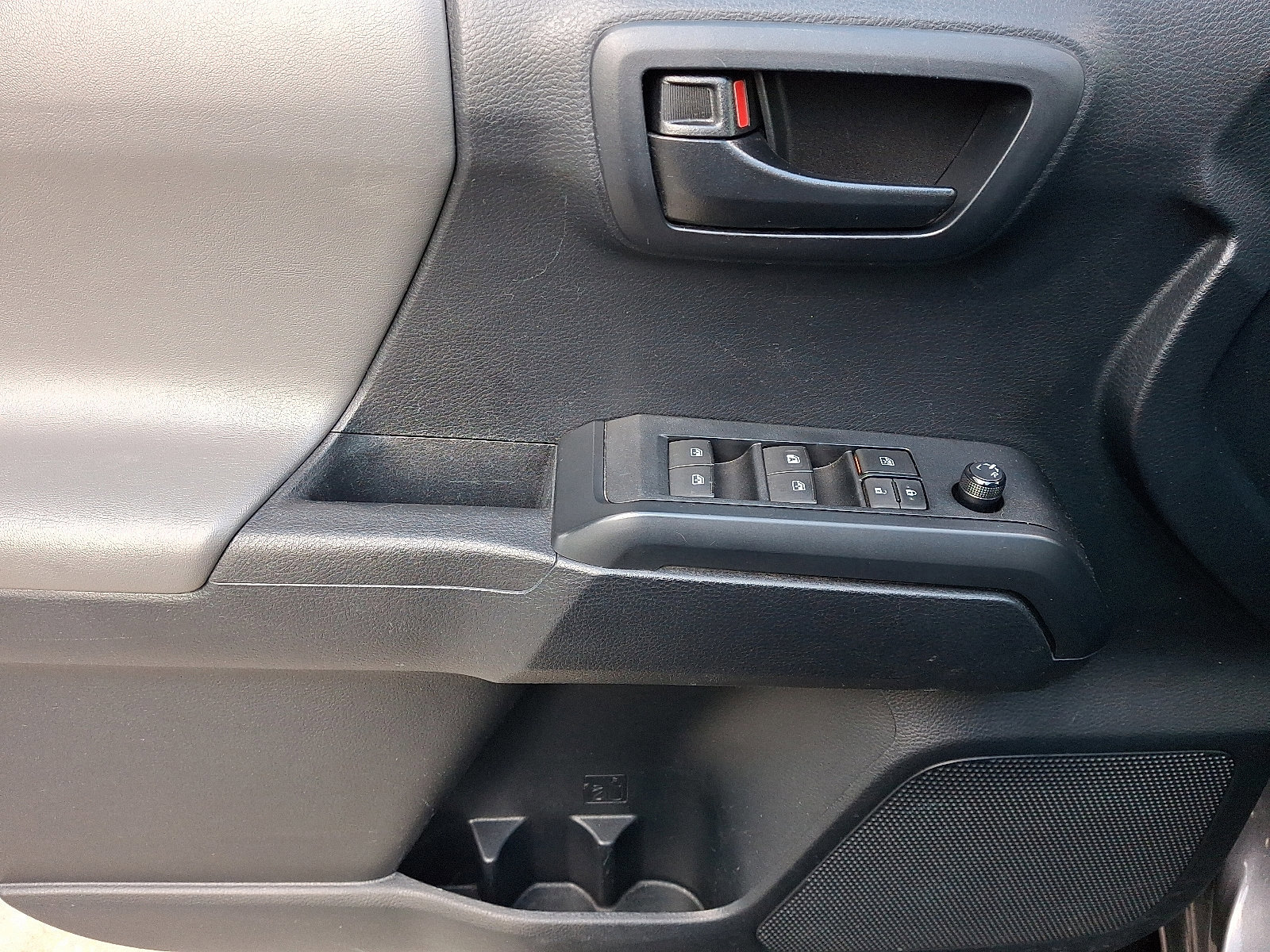 Used 2019 Toyota Tacoma SR image 15