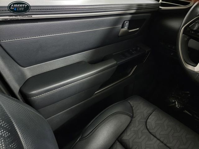 Used 2024 Toyota Tundra Limited AWD/4WD image 31