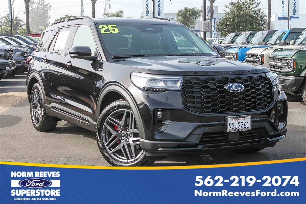 Certified 2025 Ford Explorer ST-Line w/ Premium Package image 5