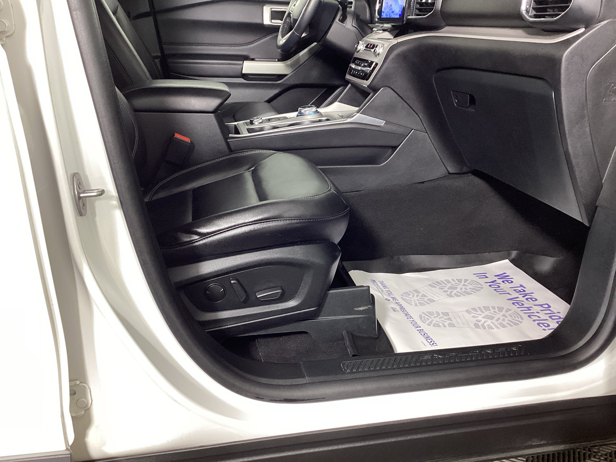Certified 2023 Ford Explorer XLT w/ Equipment Group 202A AWD/4WD image 8