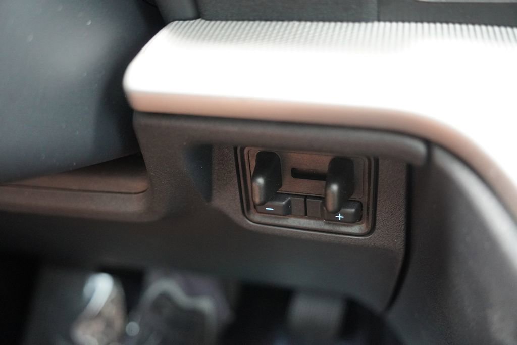 Certified 2025 Ford Expedition Active AWD/4WD image 38