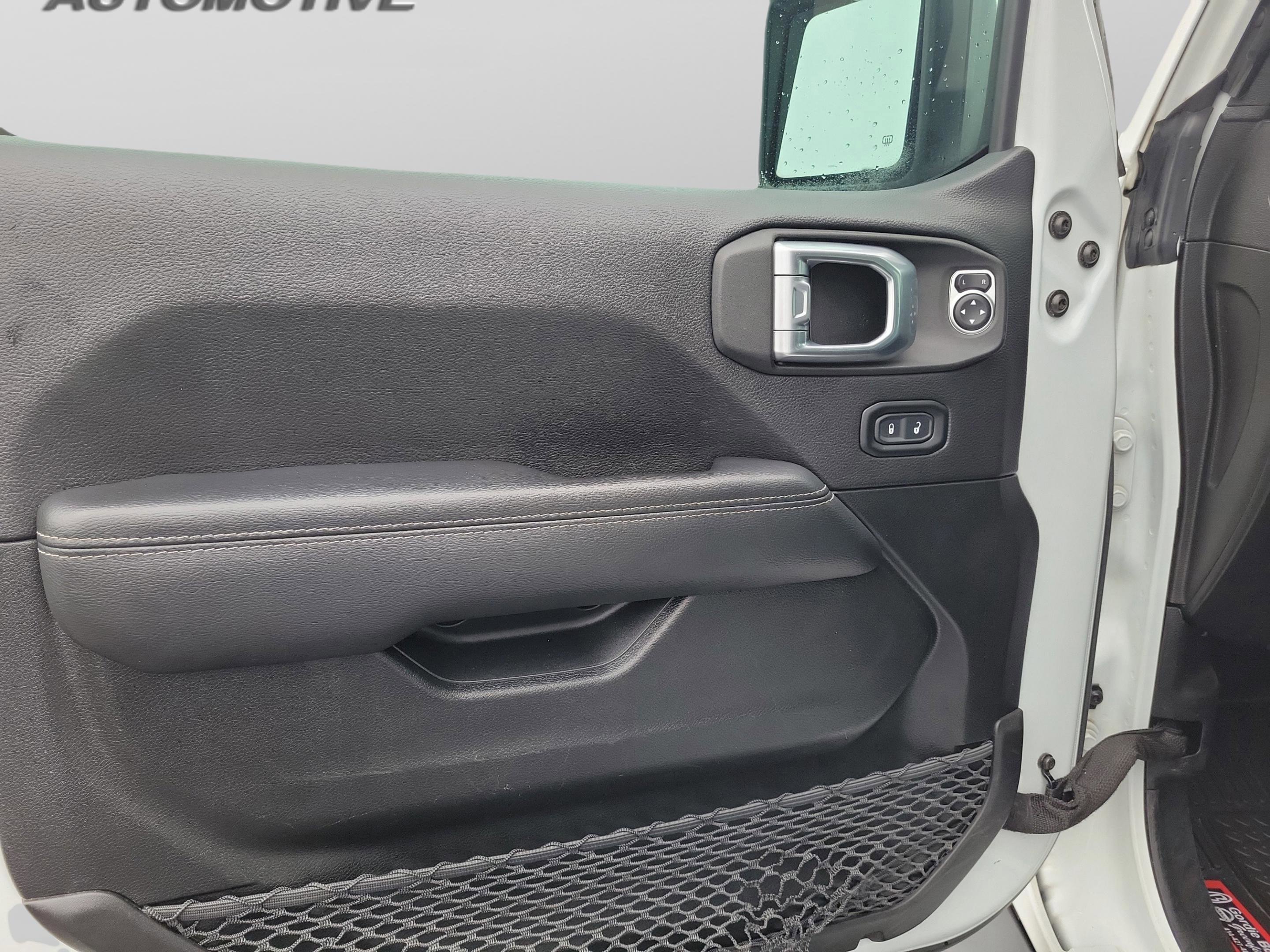 Used 2022 Jeep Gladiator Overland w/ Cold Weather Group image 26