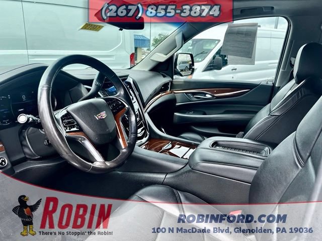 Used 2018 Cadillac Escalade Luxury AWD/4WD image 3