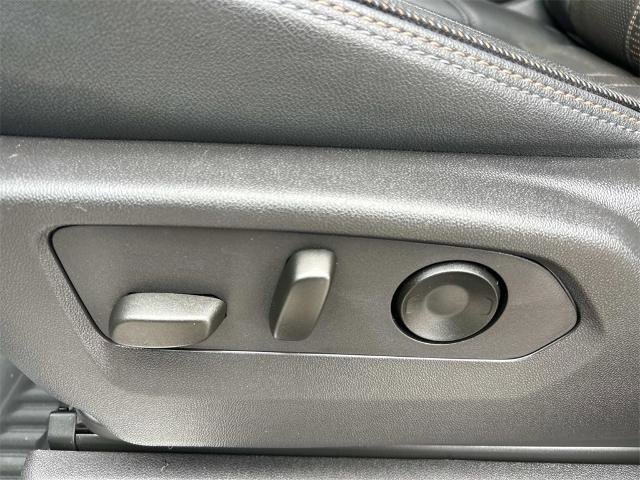 Used 2024 Chevrolet Silverado 1500 High Country w/ Technology Package image 26