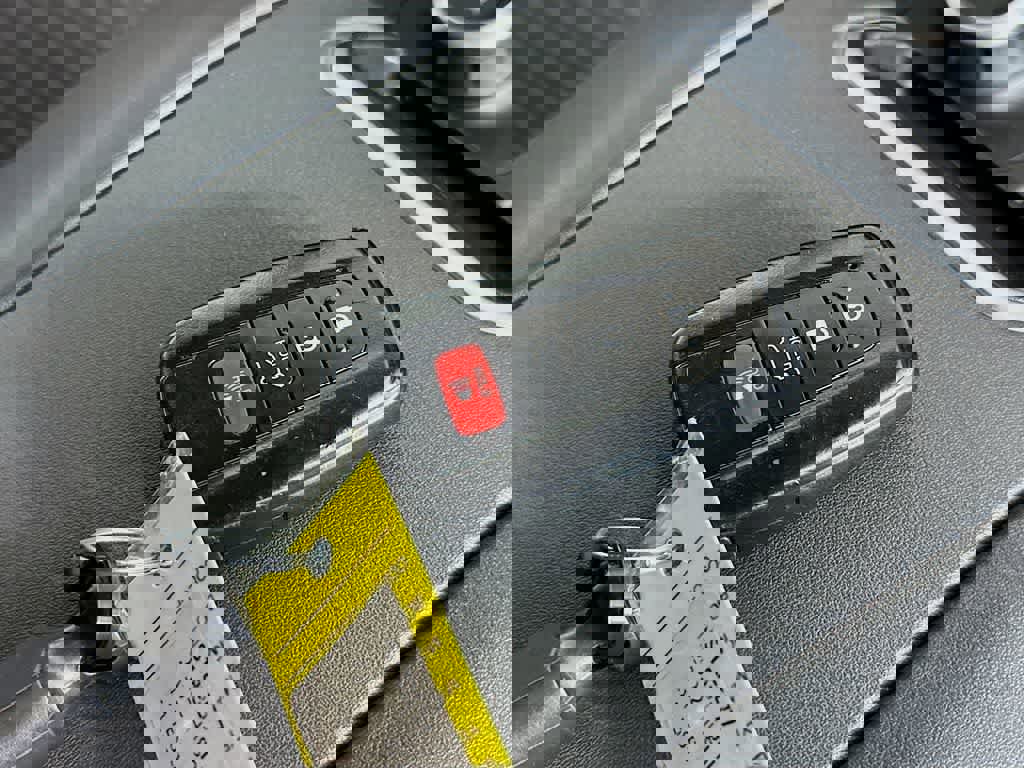 Used 2022 Toyota Highlander XSE AWD/4WD image 25