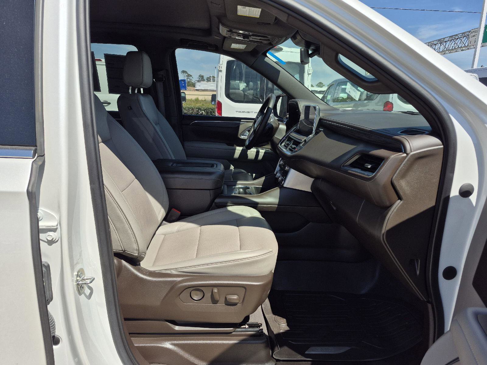 Used 2023 GMC Yukon XL SLT w/ SLT Premium Package image 22