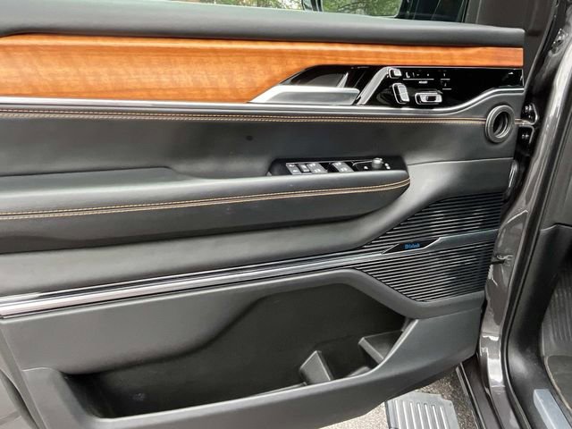 Used 2024 Jeep Grand Wagoneer L Series III AWD/4WD image 34