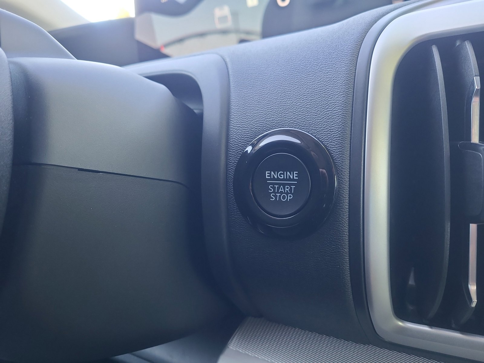 Certified 2025 Ford Expedition Active AWD/4WD image 29