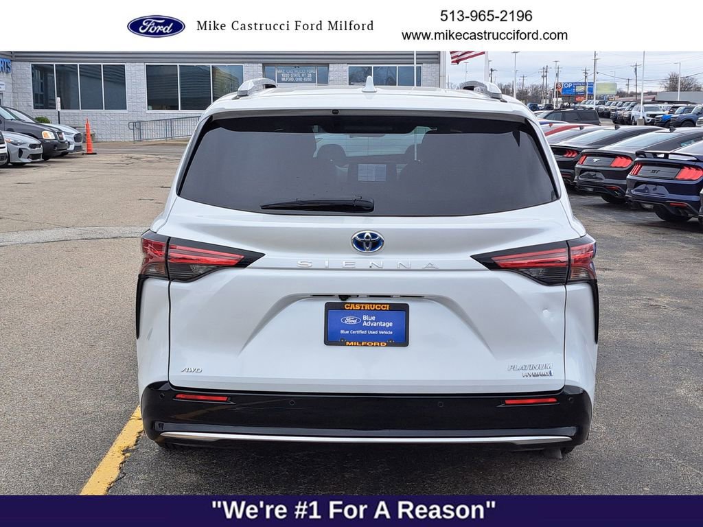 Used 2024 Toyota Sienna Platinum image 3