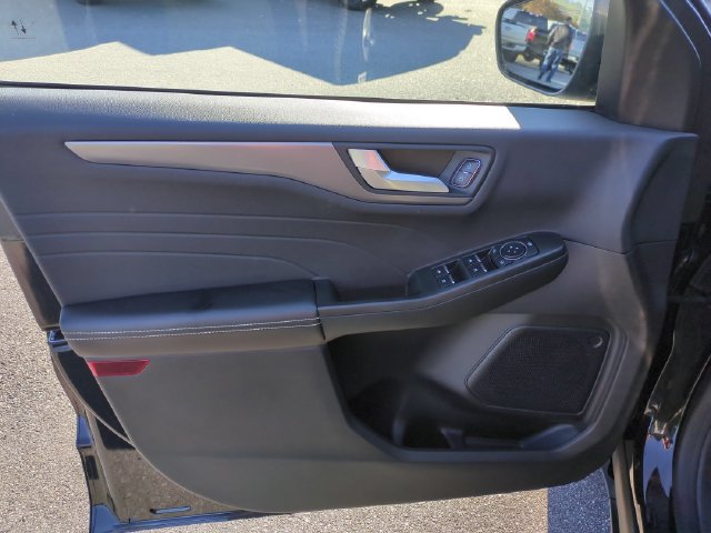 Certified 2024 Ford Escape SE FWD image 12