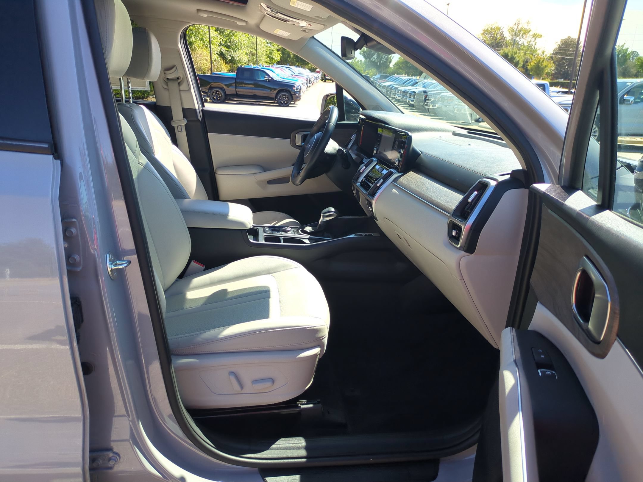 Used 2023 Kia Sorento EX w/ Panoramic Sunroof Package FWD image 38