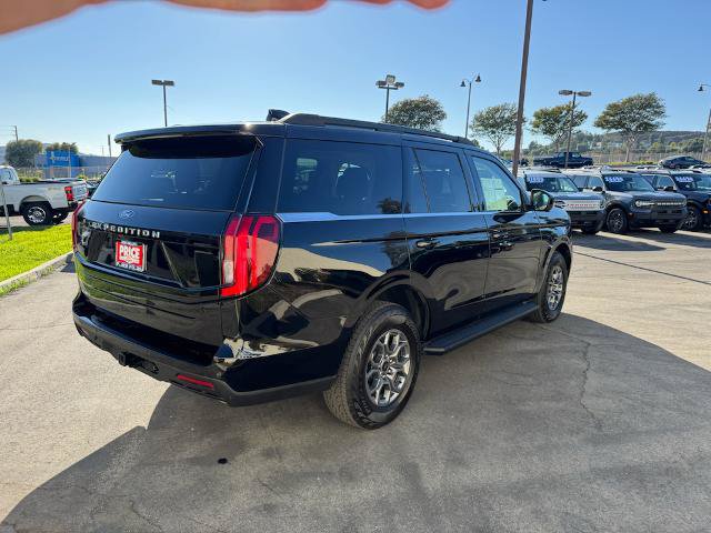 Certified 2025 Ford Expedition Active AWD/4WD image 3