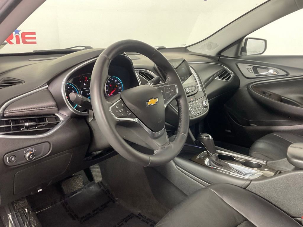 Used 2018 Chevrolet Malibu Premier w/ Premier Sun and Wheel Package image 13