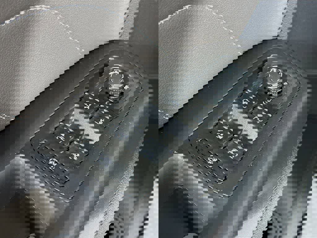 Used 2022 Volkswagen Atlas SEL Premium image 31