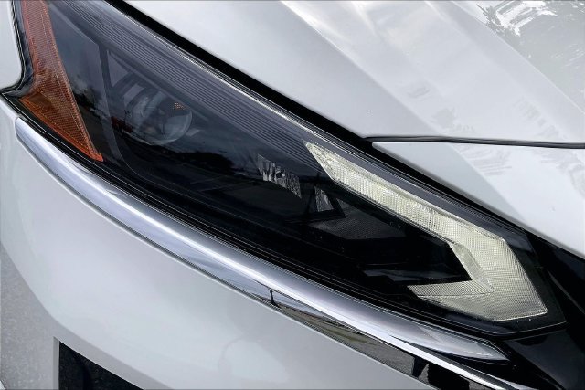 Used 2025 Nissan Altima 2.5 SV FWD image 31