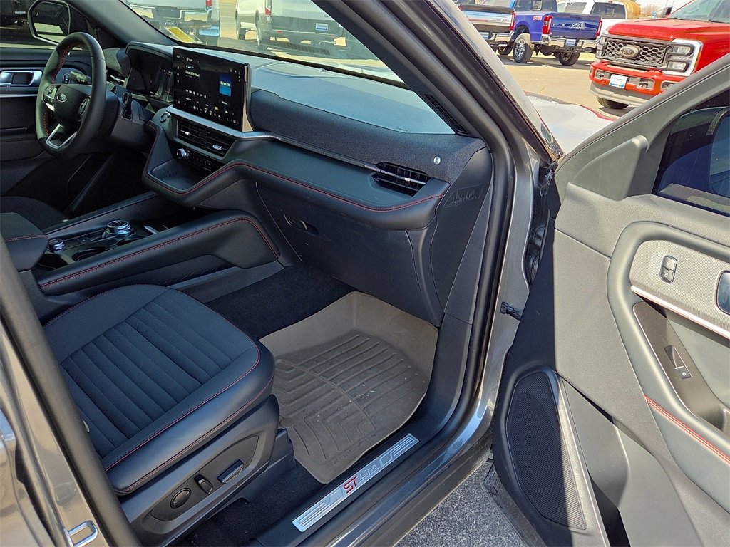Certified 2025 Ford Explorer ST-Line image 13