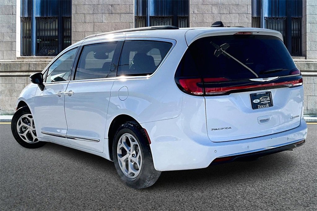 Used 2023 Chrysler Pacifica Limited image 10