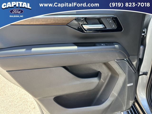 Used 2025 Chevrolet Tahoe High Country AWD/4WD image 17