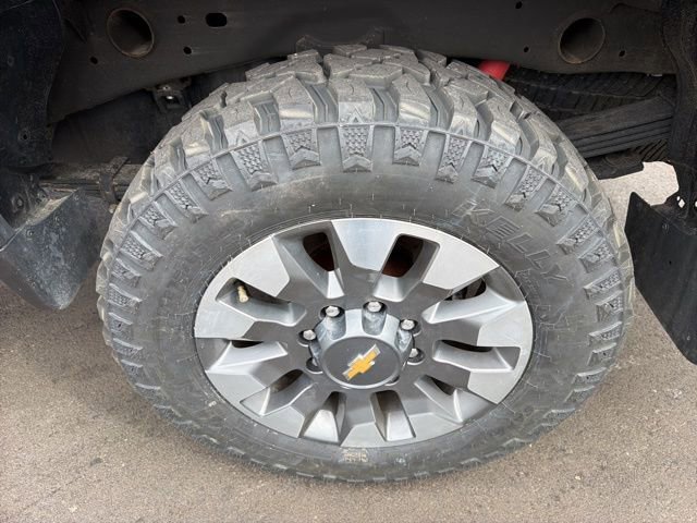 Used 2024 Chevrolet Silverado 2500 Custom w/ Custom Value Package image 12