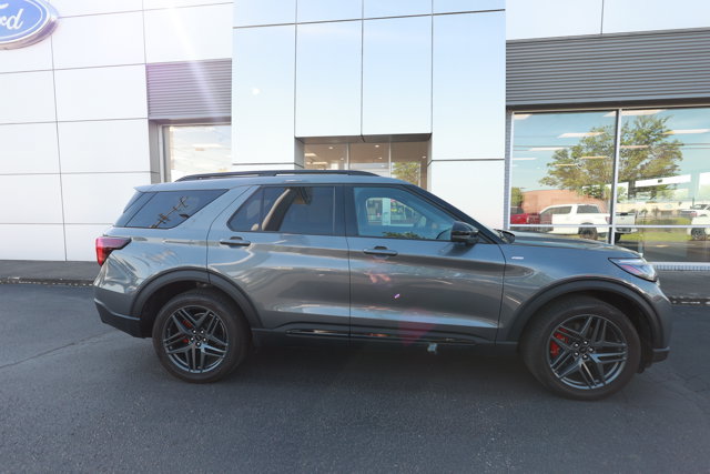 Certified 2025 Ford Explorer ST-Line w/ Premium Package AWD/4WD image 2