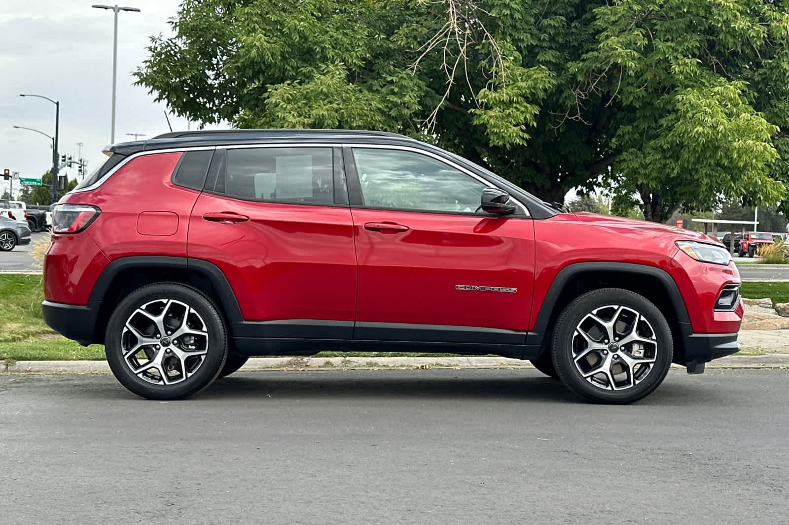 Used 2025 Jeep Compass Limited AWD/4WD image 8