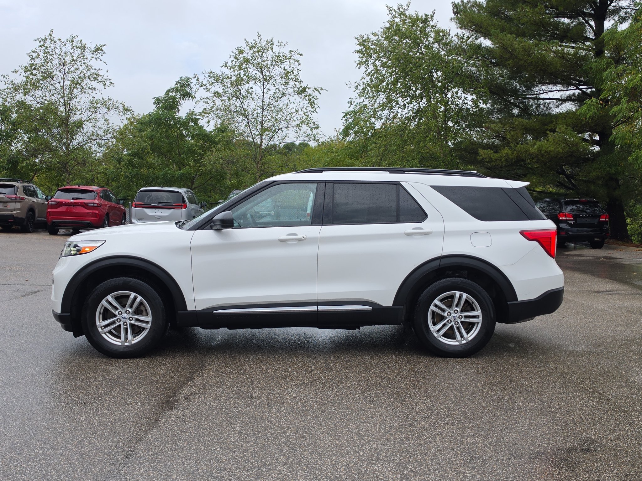 Certified 2023 Ford Explorer XLT w/ Equipment Group 202A AWD/4WD image 4