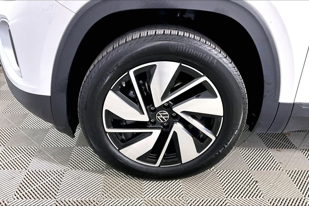 Used 2025 Volkswagen Atlas SE FWD image 7