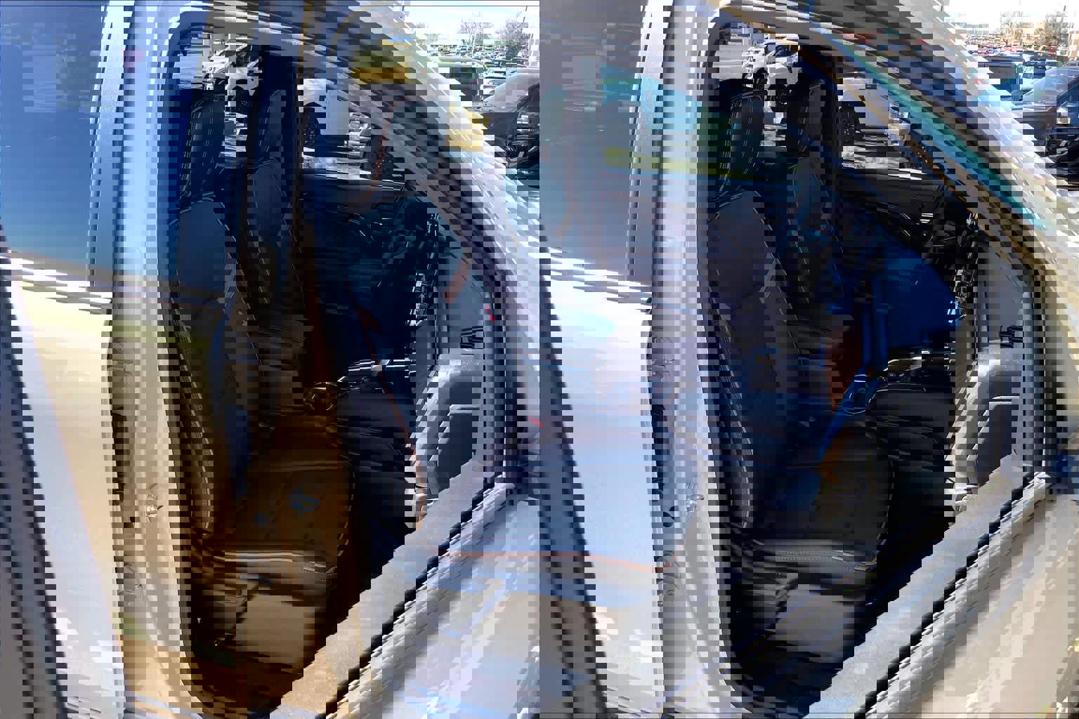 Used 2024 GMC Canyon AT4 w/ Technology Package image 11