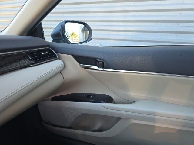 Used 2019 Toyota Camry L image 12