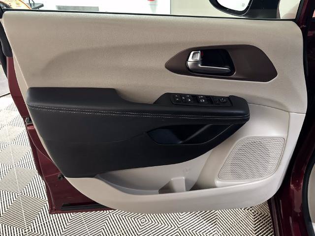 Used 2023 Chrysler Voyager LX FWD image 15