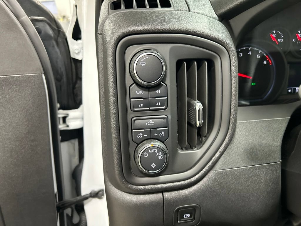 Used 2025 Chevrolet Silverado 1500 Custom Trail Boss w/ Dark Appearance Package AWD/4WD image 14