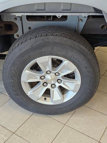 Used 2022 Chevrolet Silverado 1500 LT AWD/4WD image 9