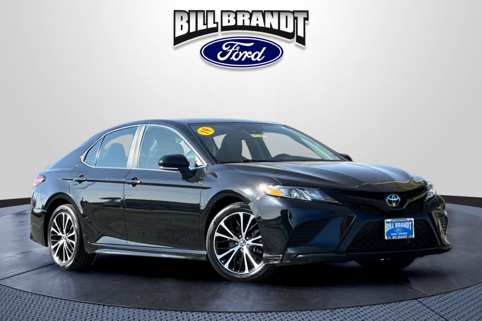 Used 2019 Toyota Camry SE w/ Convenience Package FWD image 1