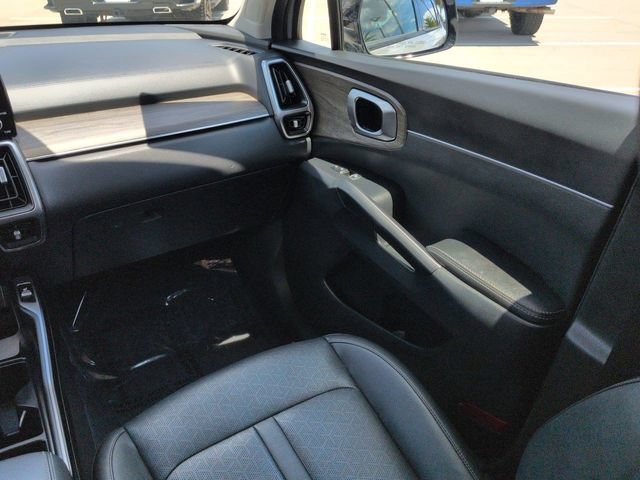 Used 2022 Kia Sorento EX w/ Panoramic Sunroof Package FWD image 17