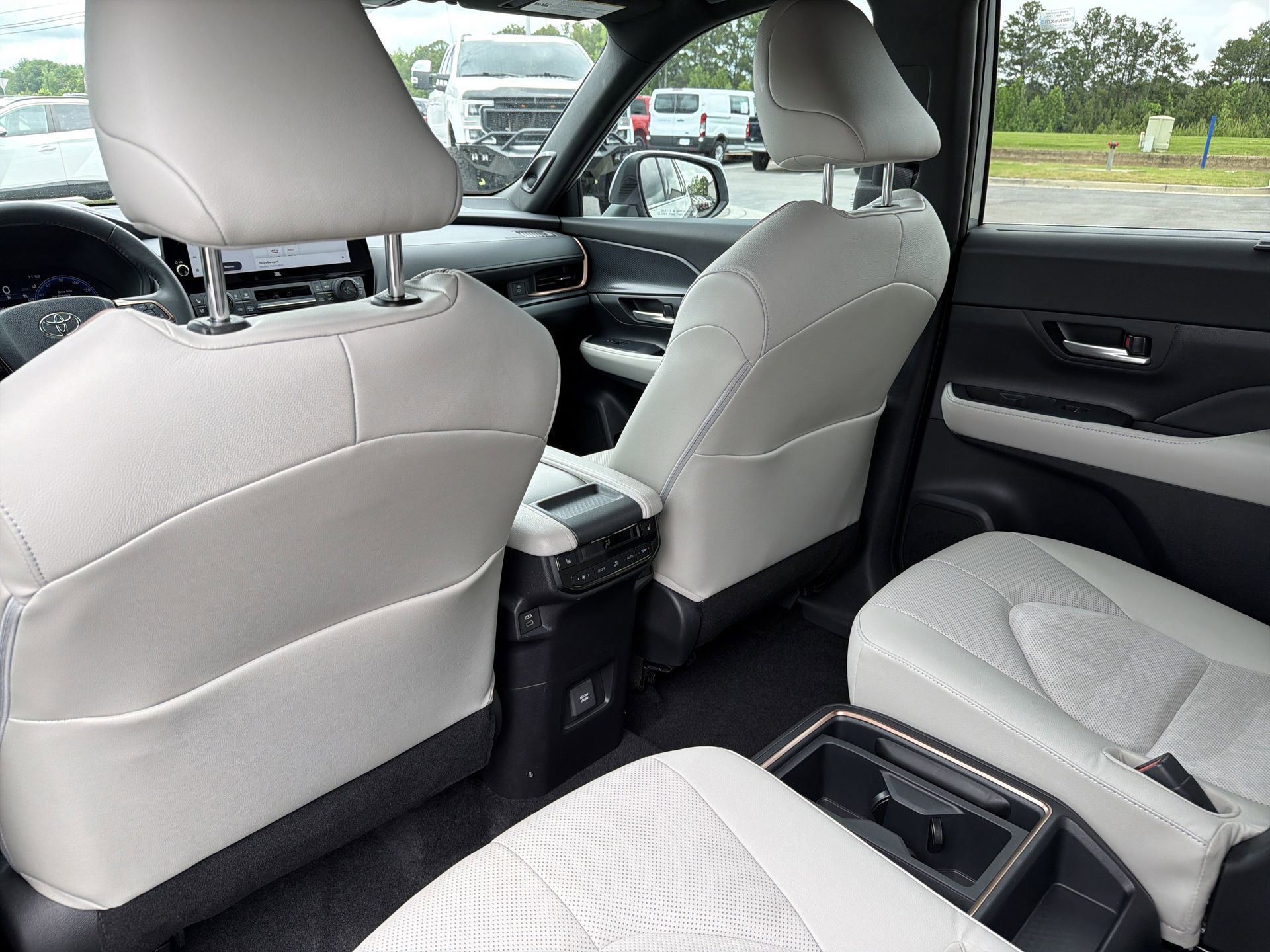 Used 2024 Toyota Grand Highlander AWD Hybrid image 19
