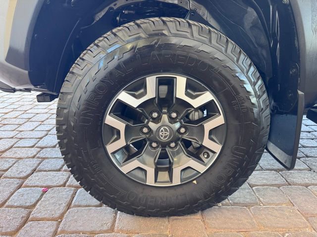 Used 2020 Toyota Tacoma TRD Off-Road w/ TRD Premium Off Road Package AWD/4WD image 23