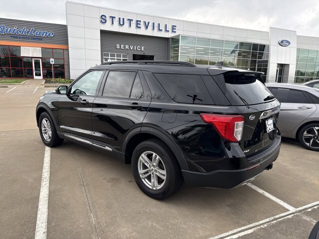 Certified 2023 Ford Explorer XLT w/ Equipment Group 202A AWD/4WD image 4