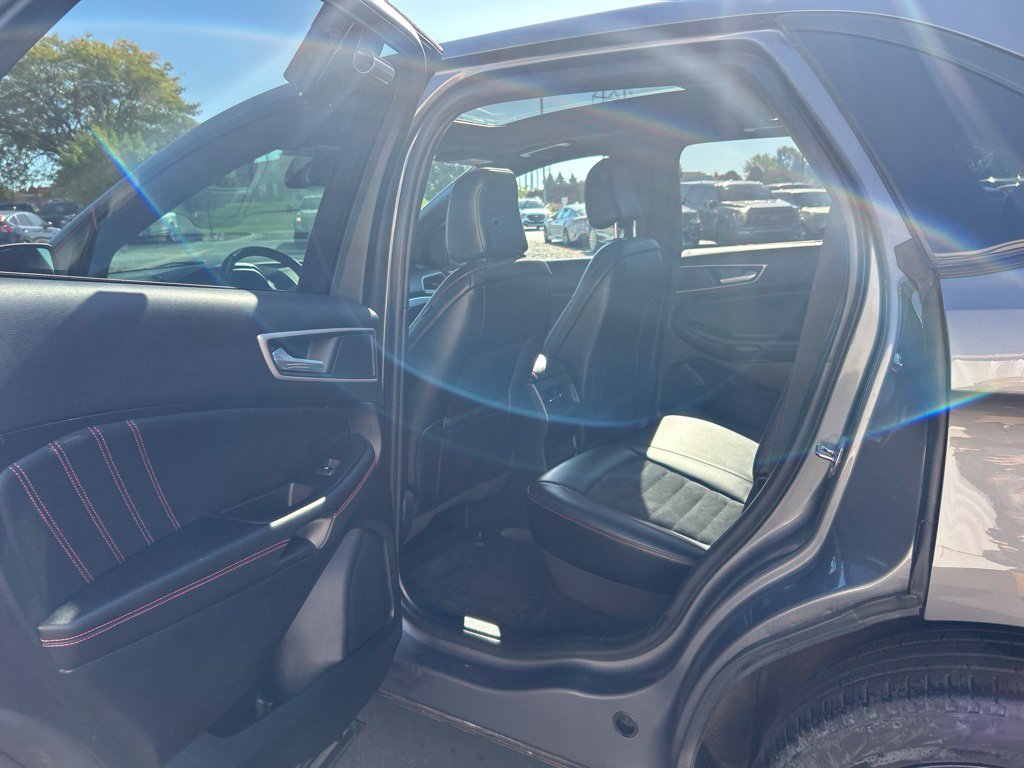 Certified 2024 Ford Edge ST-Line w/ Class II Trailer Tow Package AWD/4WD image 18