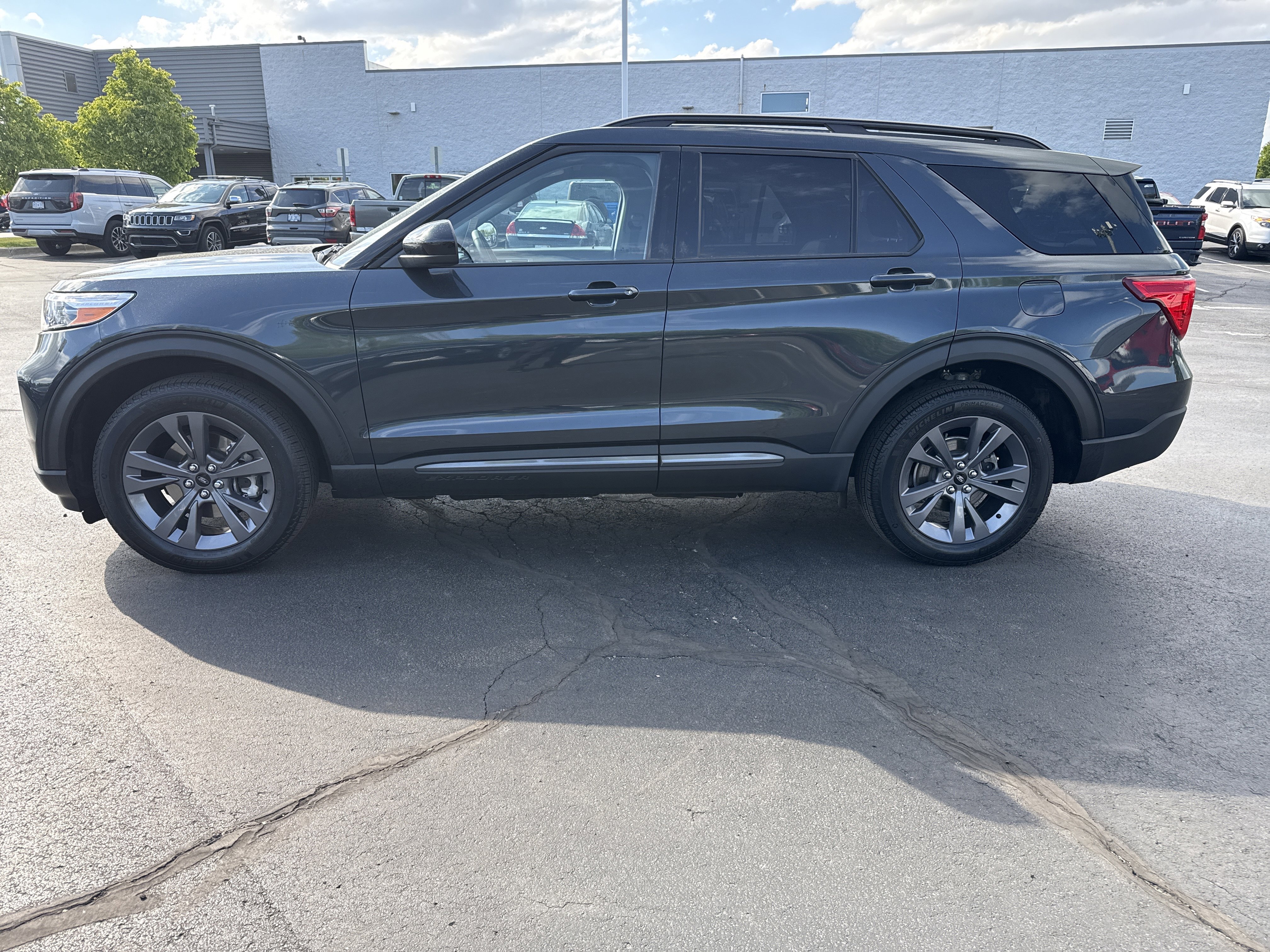 Certified 2023 Ford Explorer XLT w/ Equipment Group 202A AWD/4WD image 3